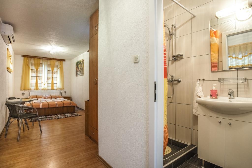 Apartment And Rooms Aracic 科雷尼察 外观 照片