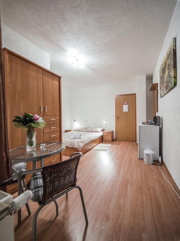Apartment And Rooms Aracic 科雷尼察 客房 照片
